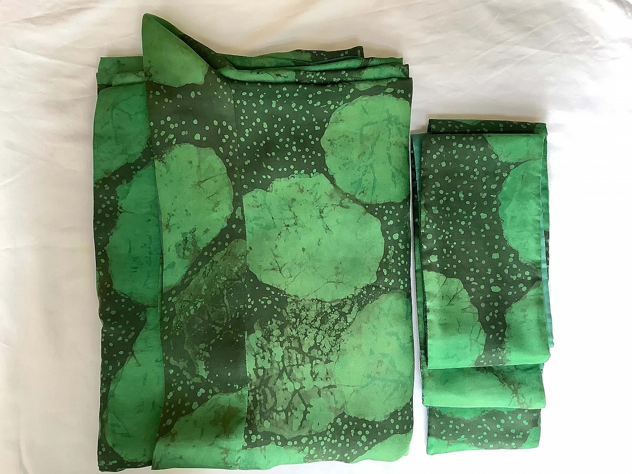 Kimono in seta batik verde di Maria Schade 1165643