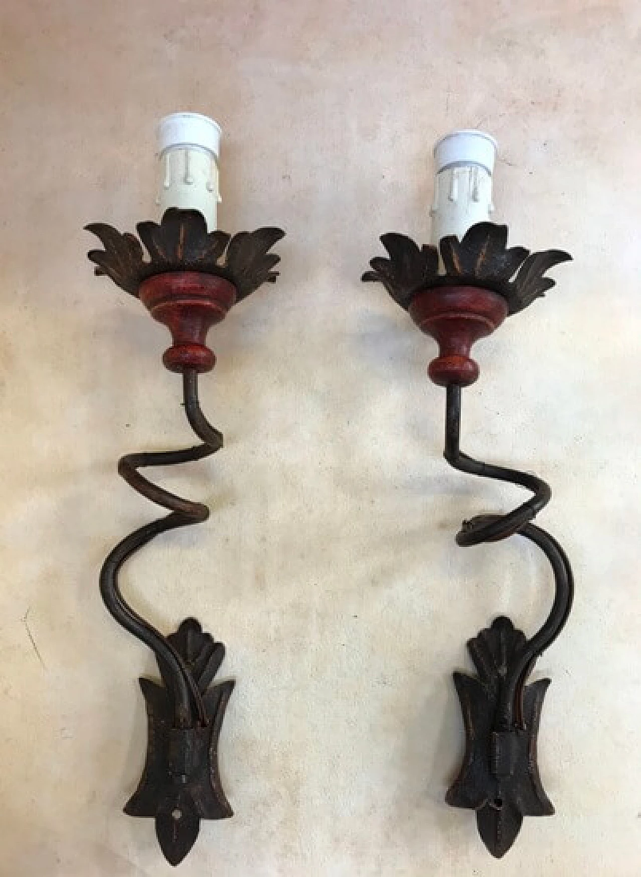 Pair of stylized wall lights with spiral body, 20th century 1166008