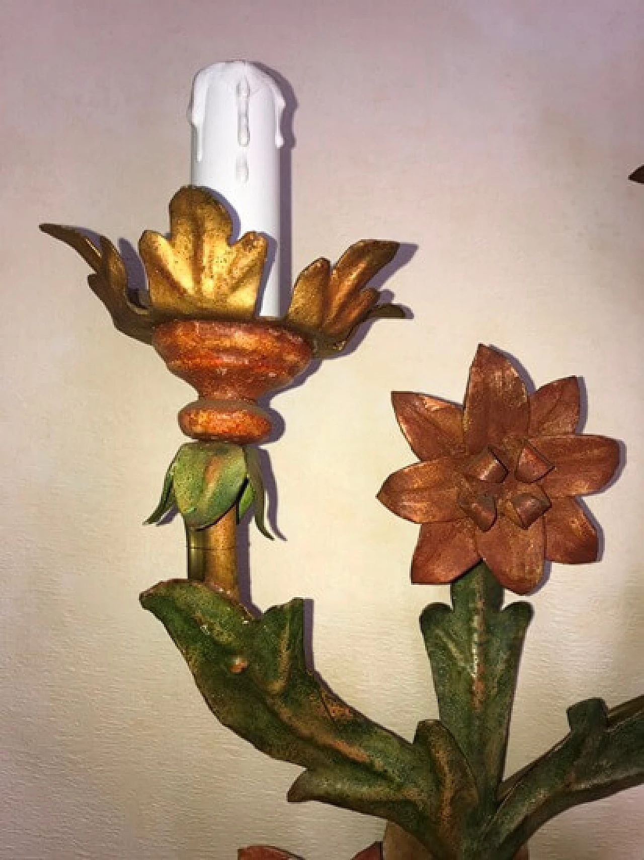 Polychrome wall sconce with 3 flowers 1166016
