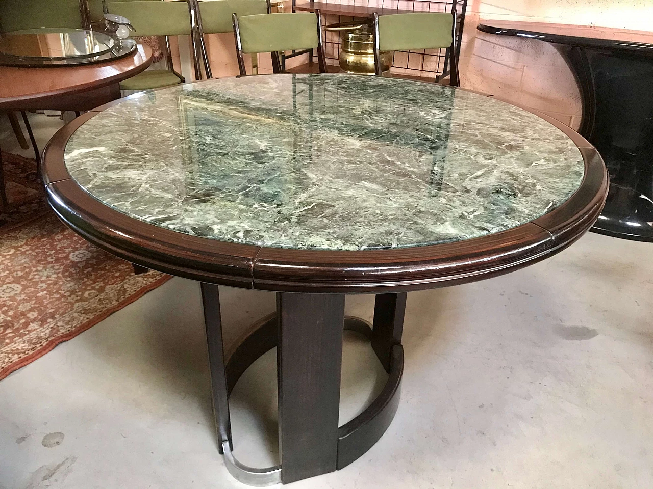 Round table lacquered in wood tone with Green Alps marble, 60s 1166114