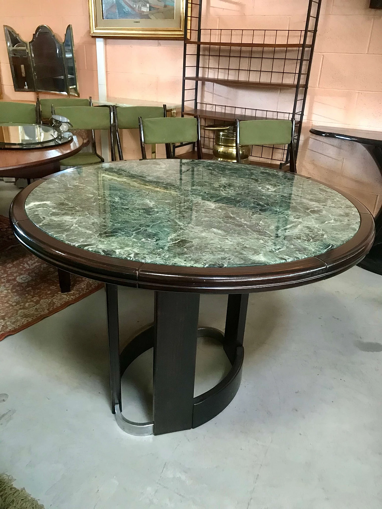 Round table lacquered in wood tone with Green Alps marble, 60s 1166115