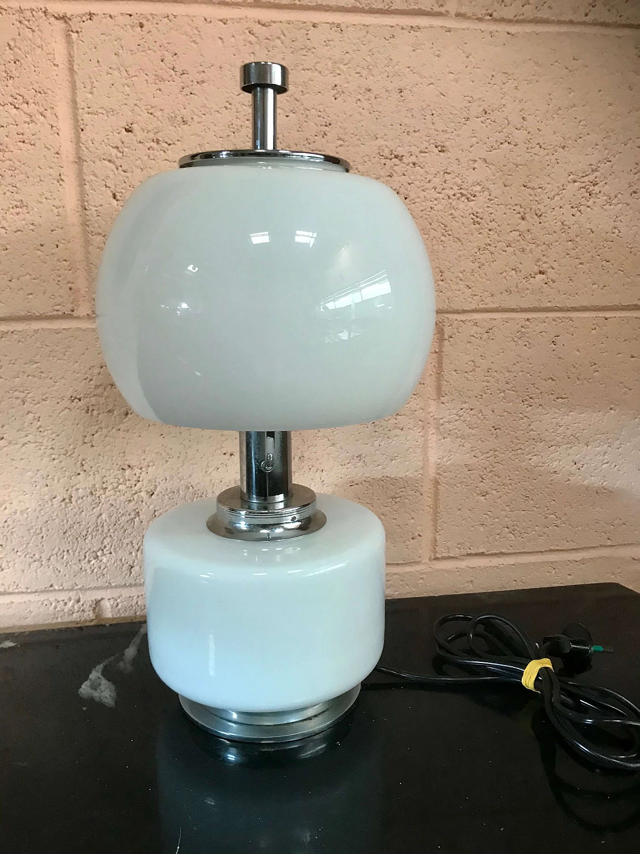 Space Age table lamp in chromed metal and white opalina glass, 70s 1166141