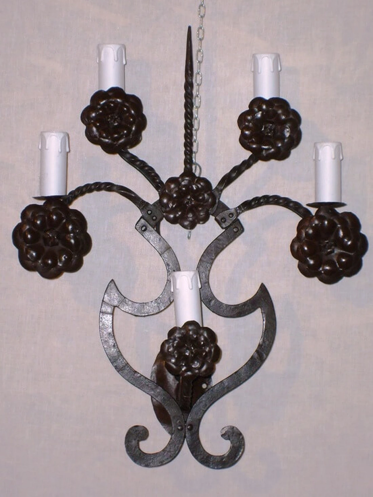 Stylish wall lamp with handcrafted flowers vase in iron colored, 20th century 1166387