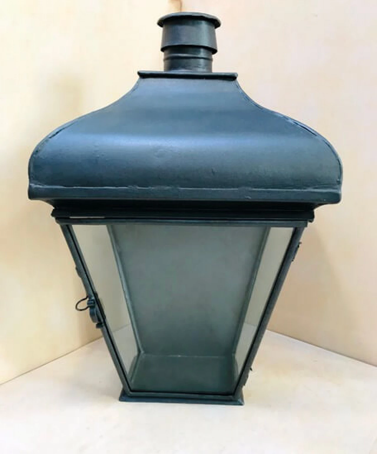 Pair of English style copper wall street lamps for outdoor use, 20th century 1166569
