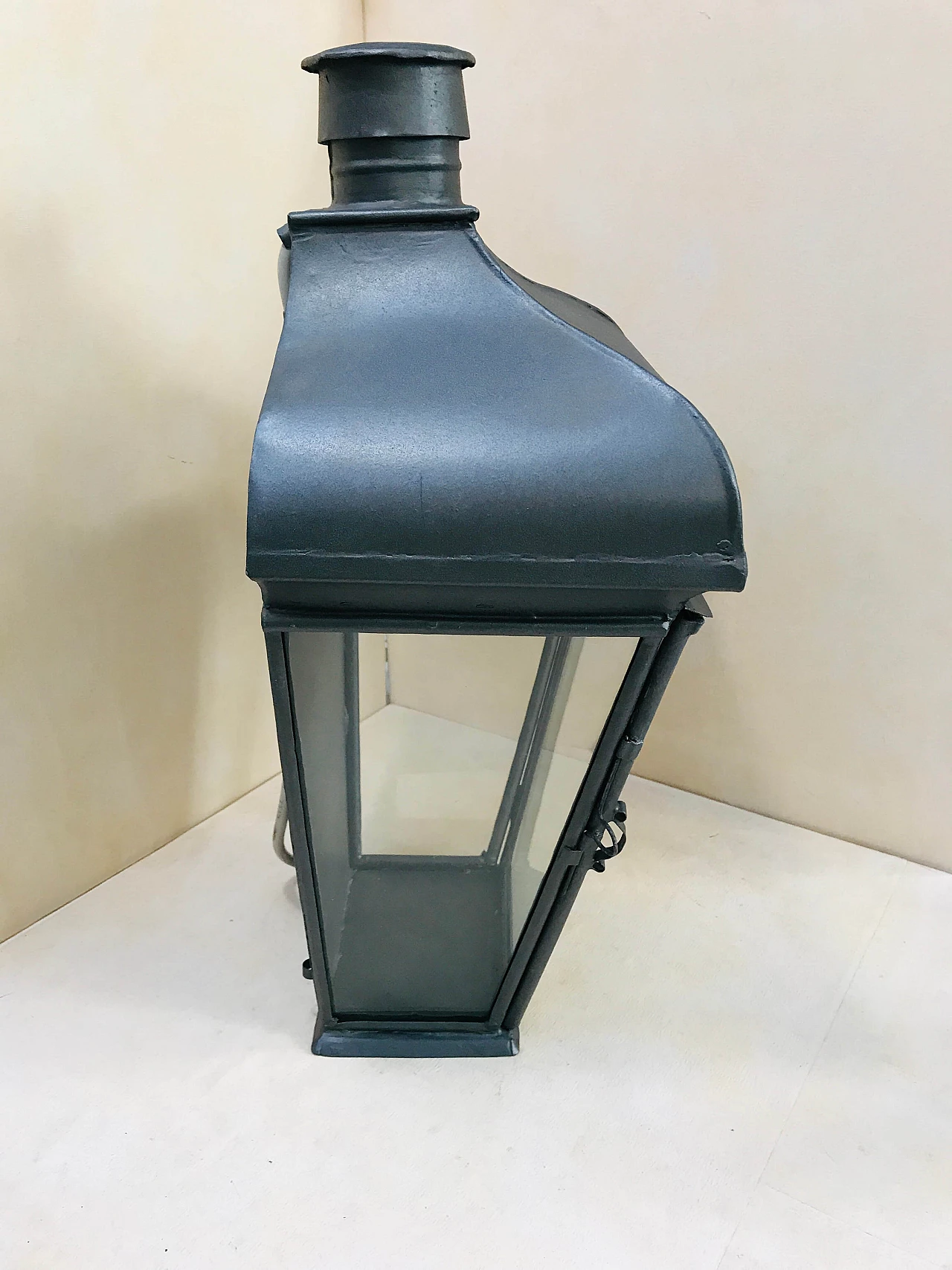 Pair of English style copper wall street lamps for outdoor use, 20th century 1166572