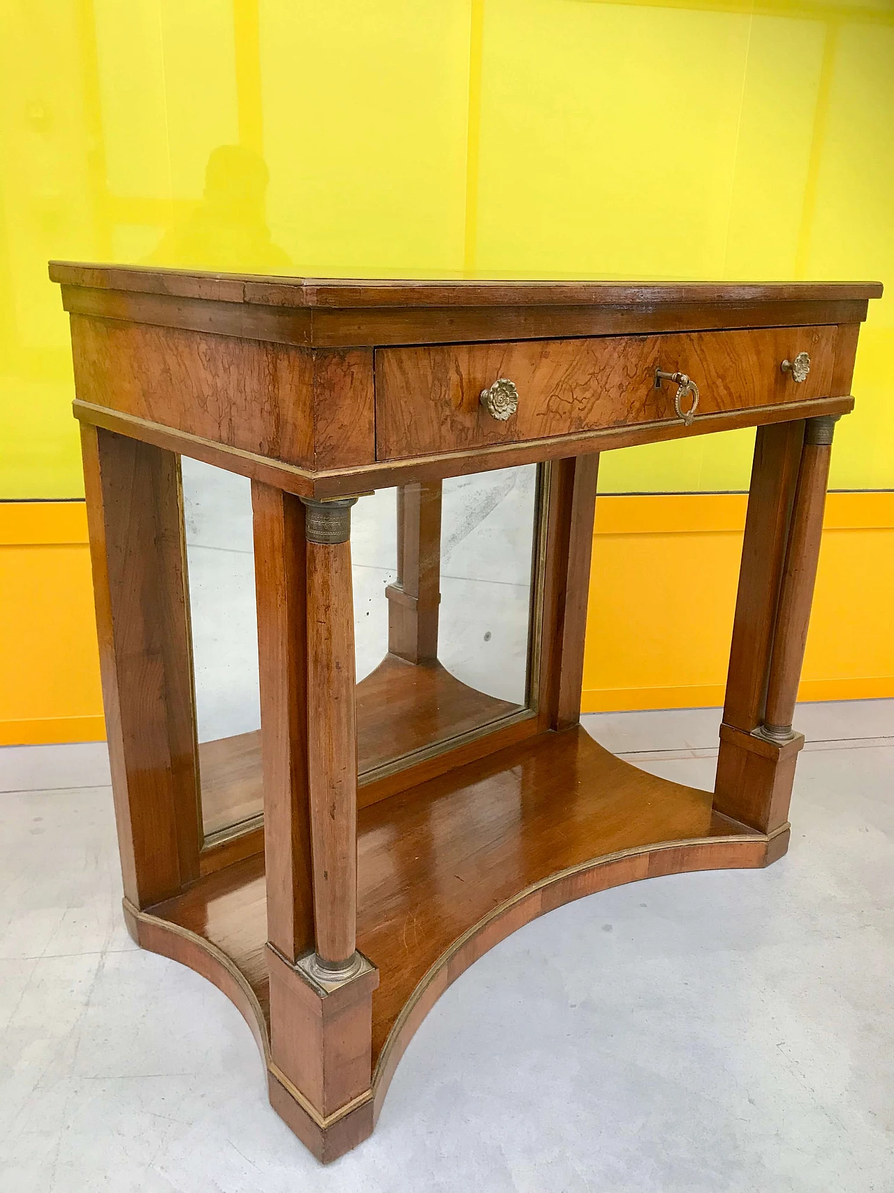 Consolle lombarda in stile Impero  a colonne, in noce con bronzi e specchio al mercurio, metà ‘800 1166965