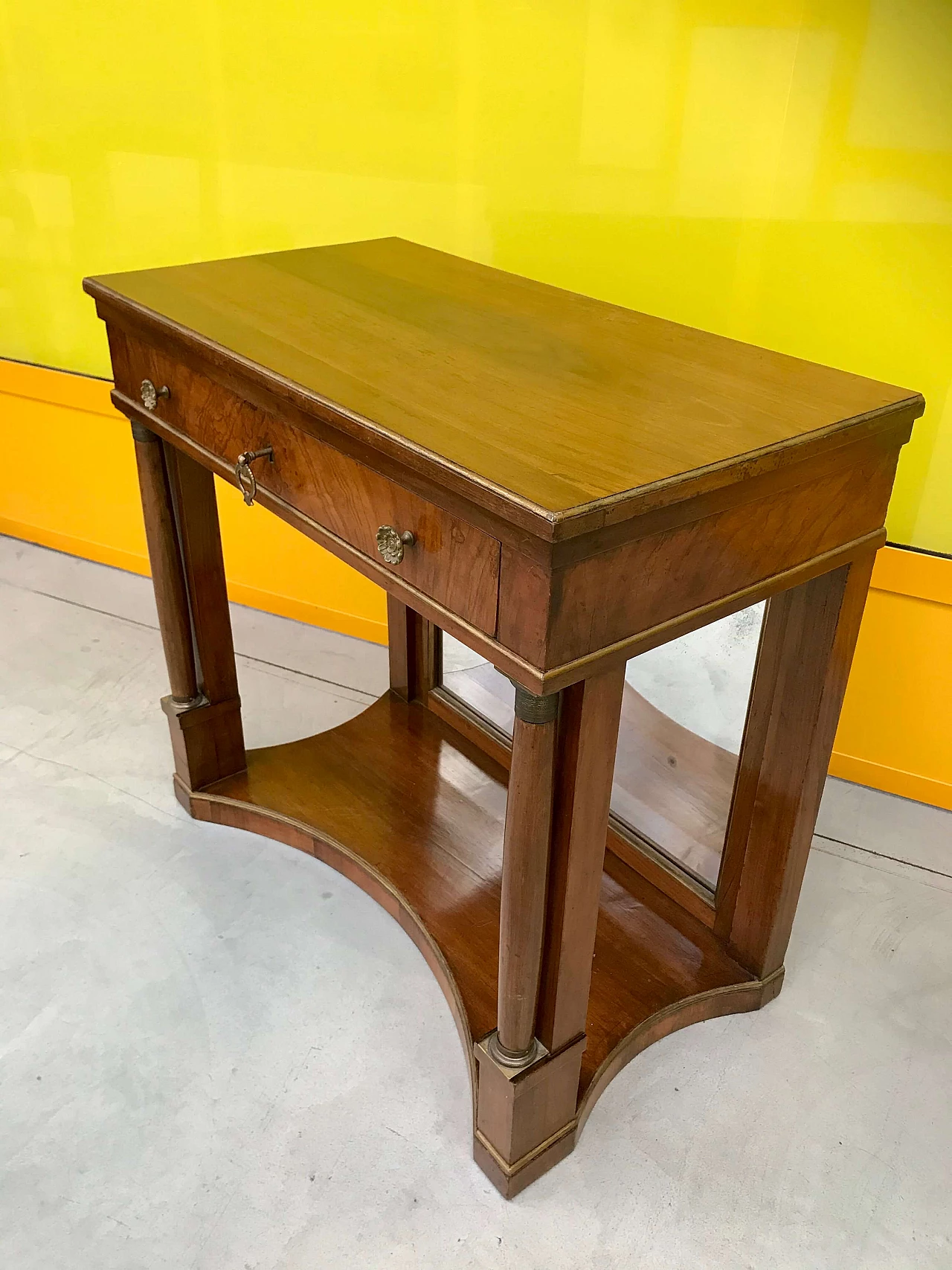 Consolle lombarda in stile Impero  a colonne, in noce con bronzi e specchio al mercurio, metà ‘800 1166967