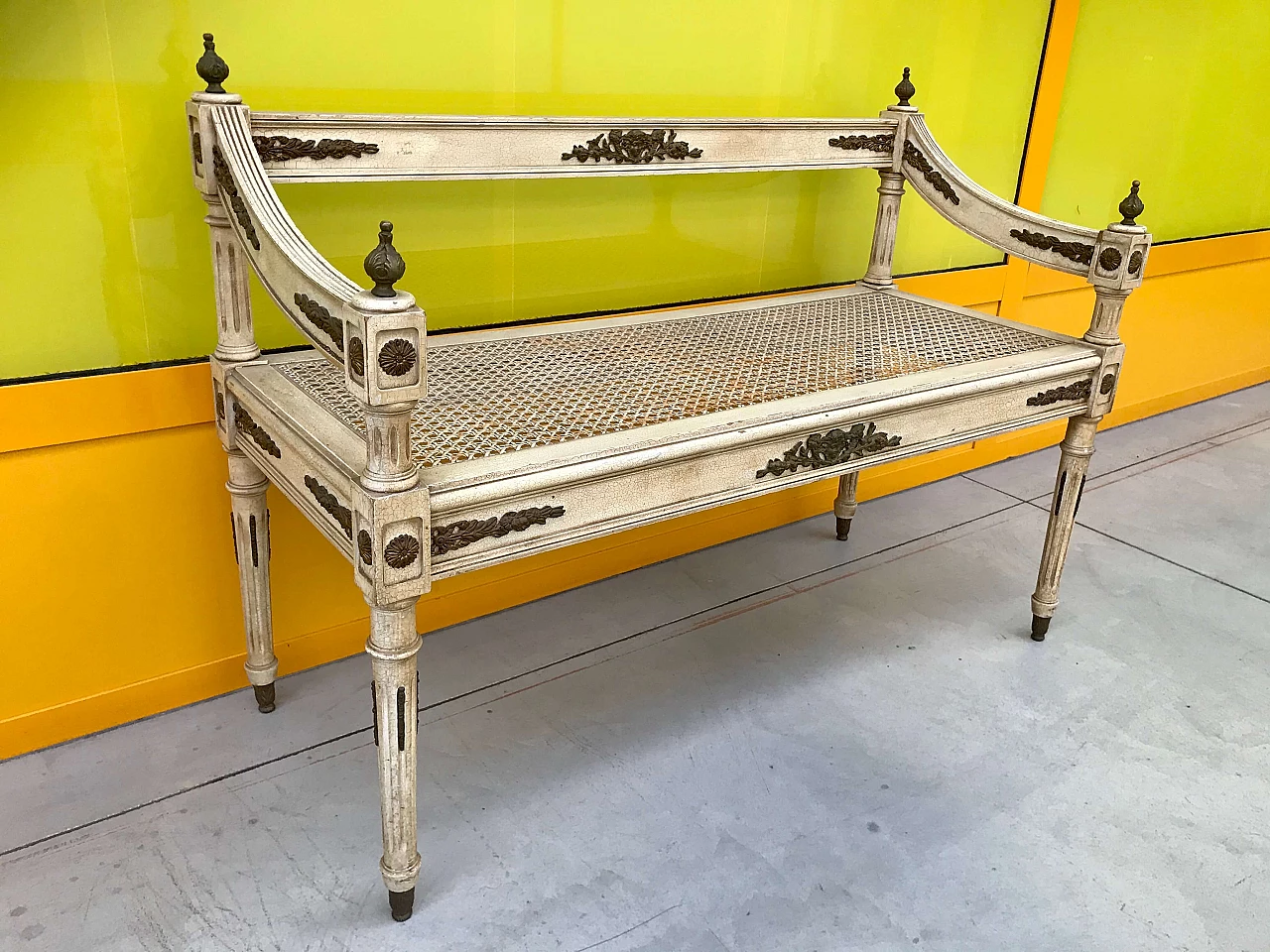 Louis XVI style sofa bench lacquered in ivory cracklè lacquer with Vienna straw seat and rich of bronzes, early 20th century 1166987