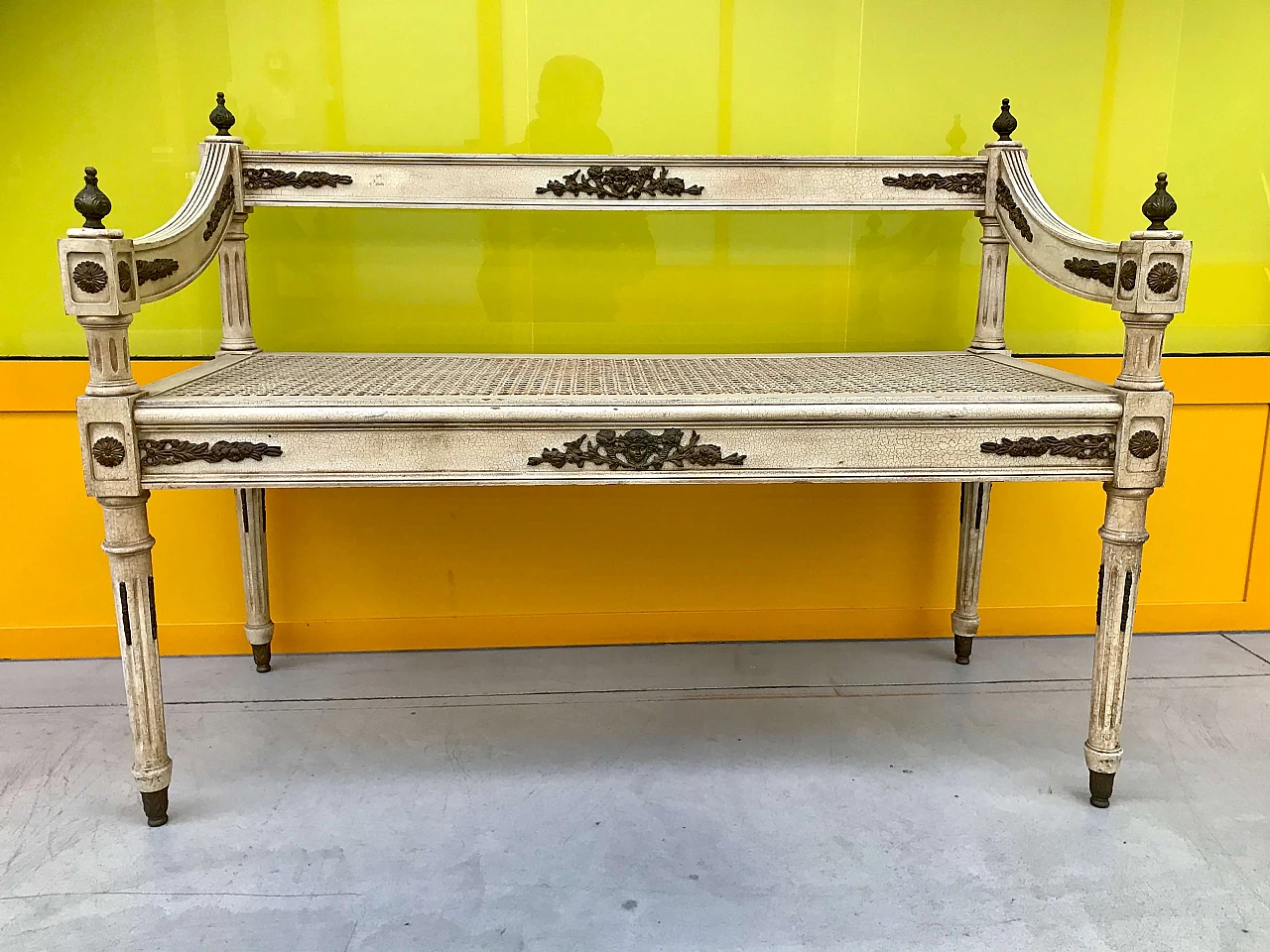 Louis XVI style sofa bench lacquered in ivory cracklè lacquer with Vienna straw seat and rich of bronzes, early 20th century 1166990