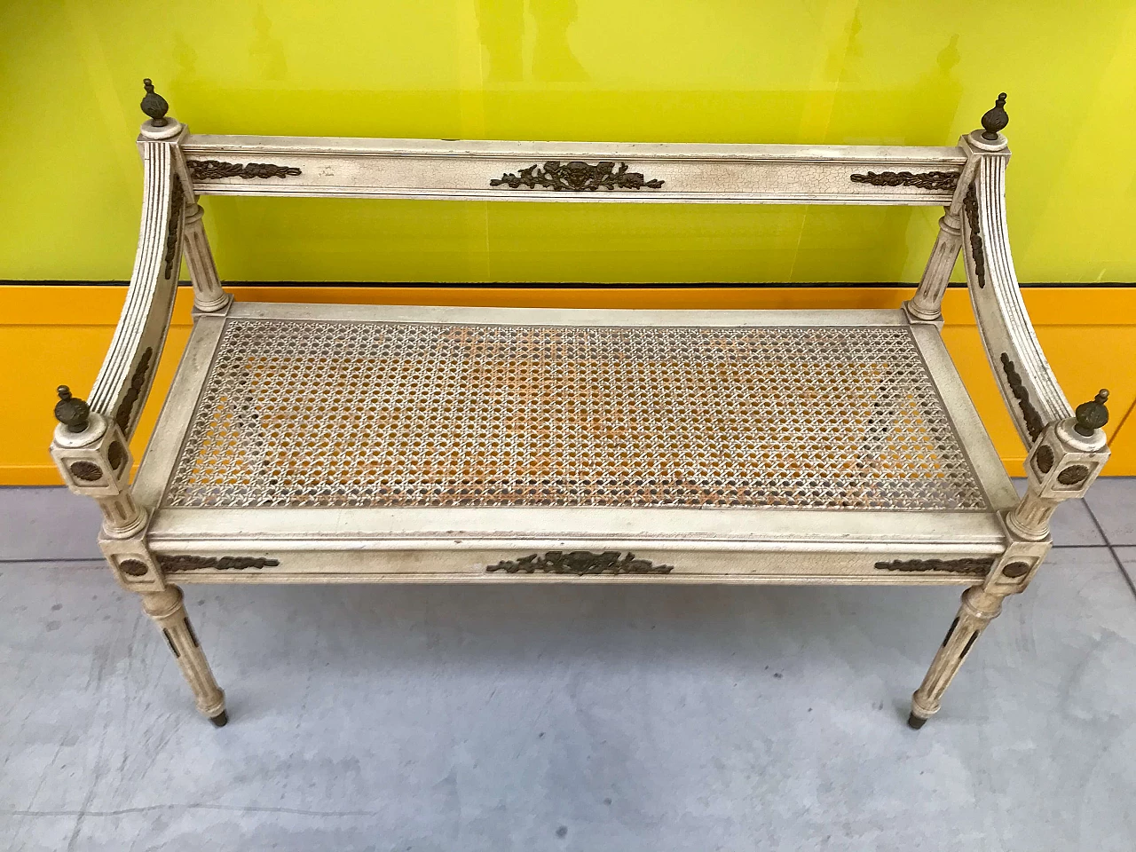 Louis XVI style sofa bench lacquered in ivory cracklè lacquer with Vienna straw seat and rich of bronzes, early 20th century 1166991