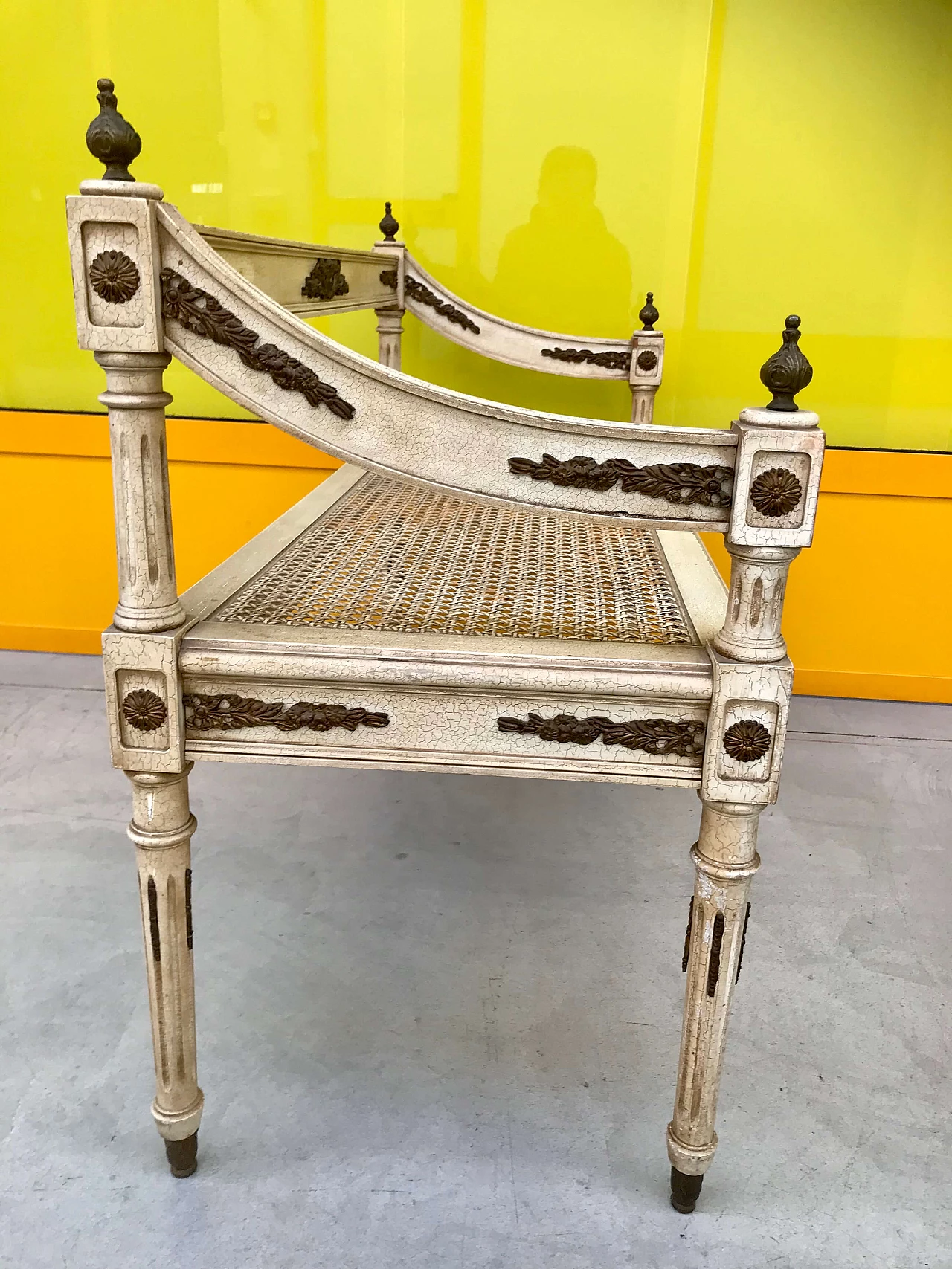 Louis XVI style sofa bench lacquered in ivory cracklè lacquer with Vienna straw seat and rich of bronzes, early 20th century 1166995