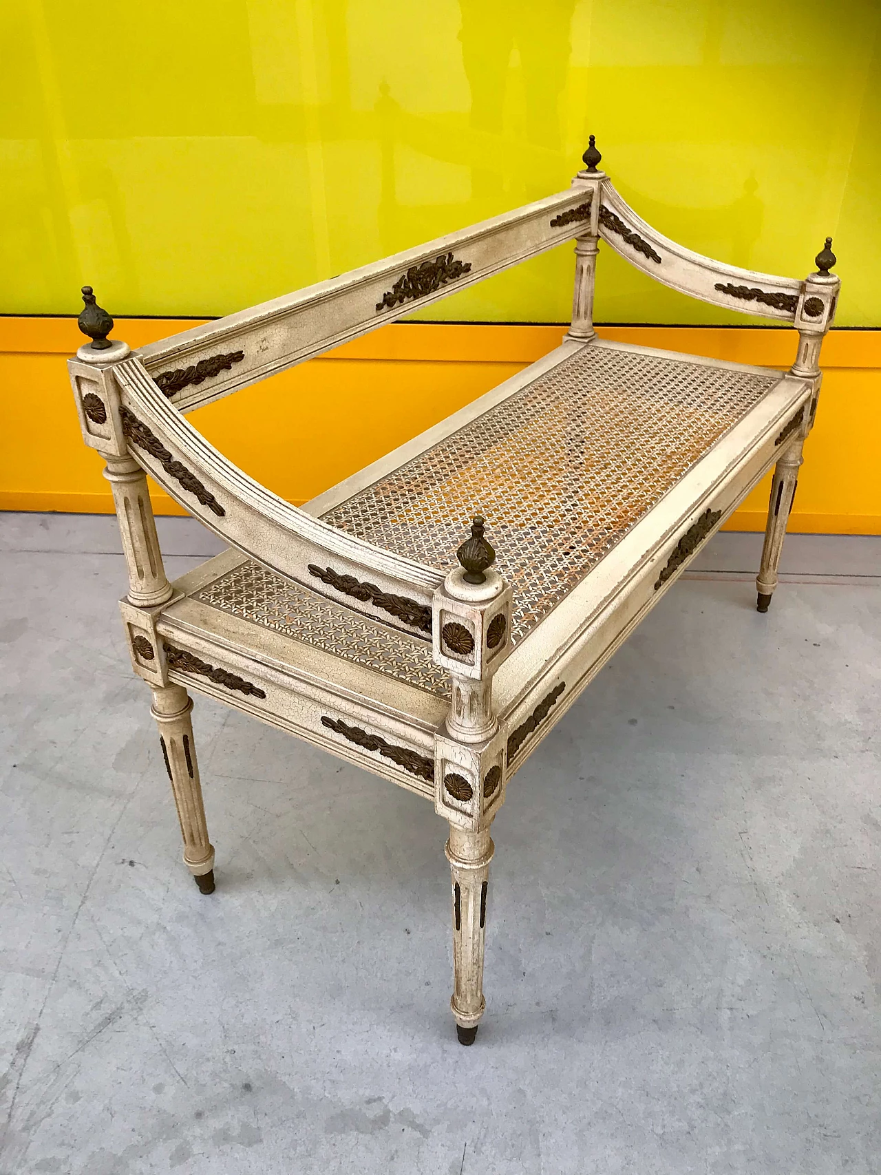 Louis XVI style sofa bench lacquered in ivory cracklè lacquer with Vienna straw seat and rich of bronzes, early 20th century 1166996