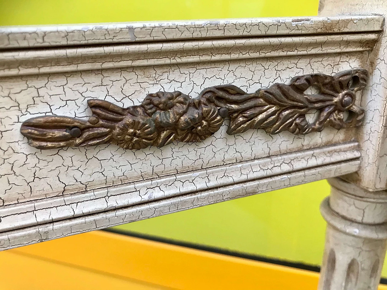 Louis XVI style sofa bench lacquered in ivory cracklè lacquer with Vienna straw seat and rich of bronzes, early 20th century 1166999