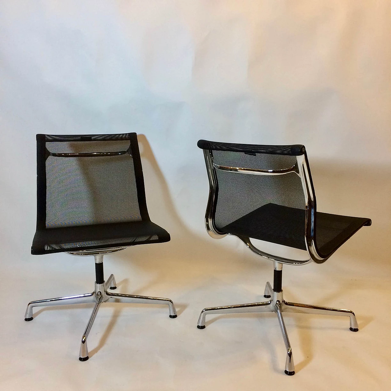 Pair of EA swivel chairs by Charles & Ray Eames for Vitra, 1970s 1167034