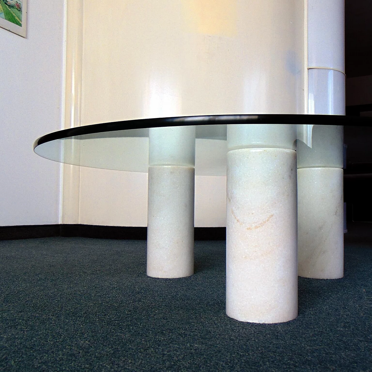 Tavolino marmo bianco e top in cristallo, anni '80 1167164