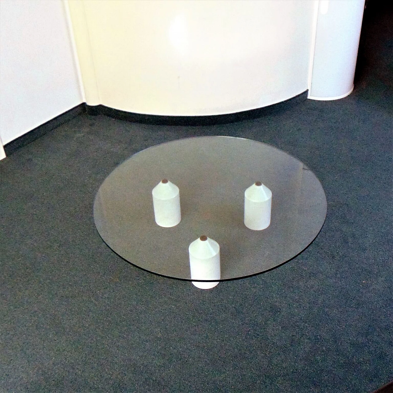 Coffee Table with Round Crystal Top, 1980s, 3 White Marble Legs 1167184