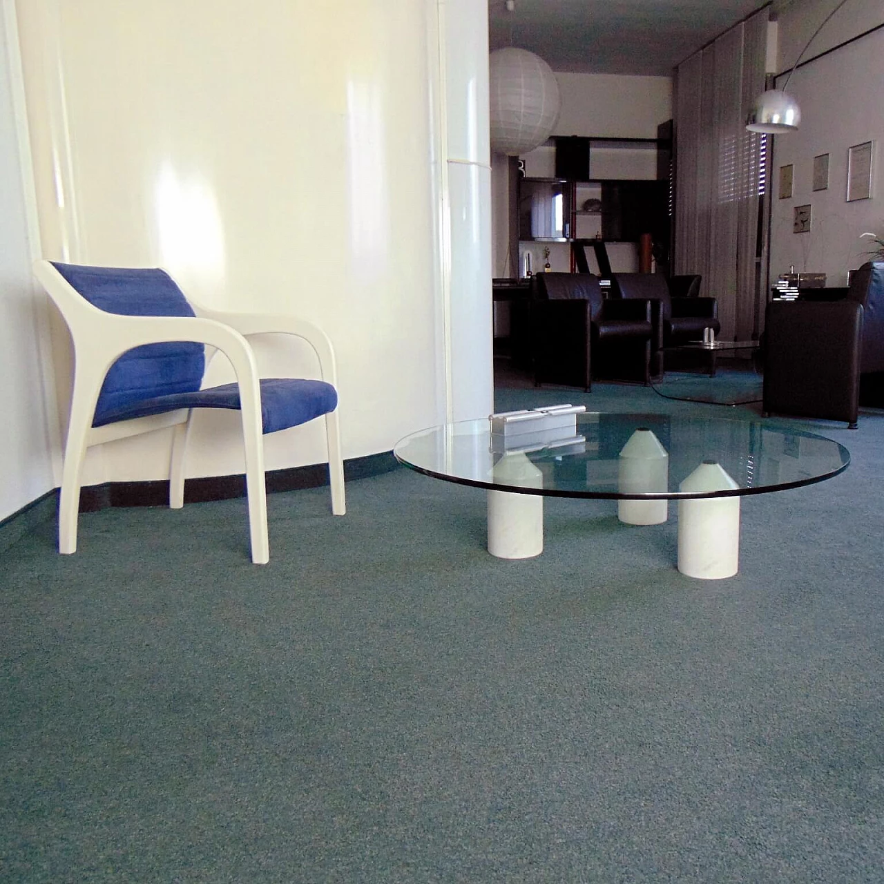 Coffee Table with Round Crystal Top, 1980s, 3 White Marble Legs 1167185