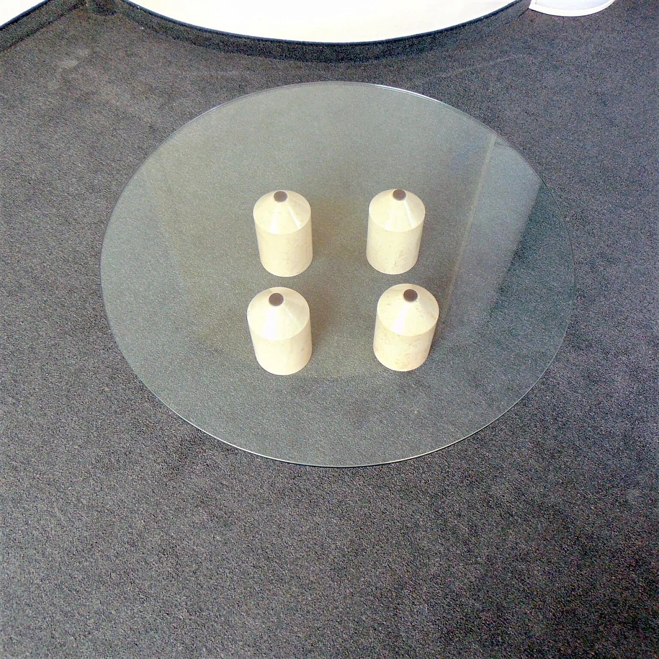 Coffee Table with 4 Pencil-Shaped Travertine Legs and Round Glass Top 1167213