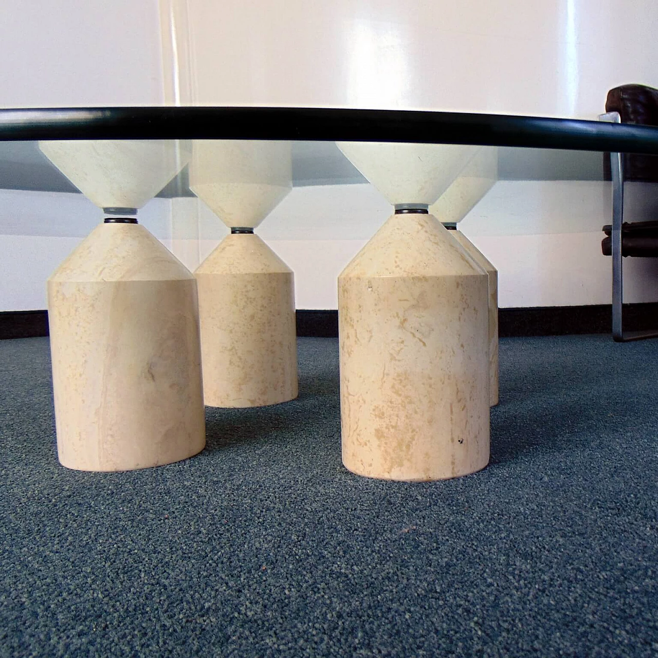 Coffee Table with 4 Pencil-Shaped Travertine Legs and Round Glass Top 1167216