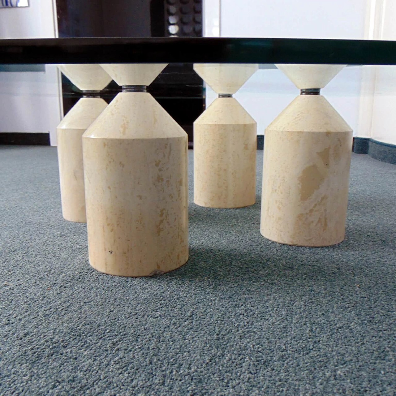 Coffee Table with 4 Pencil-Shaped Travertine Legs and Round Glass Top 1167217