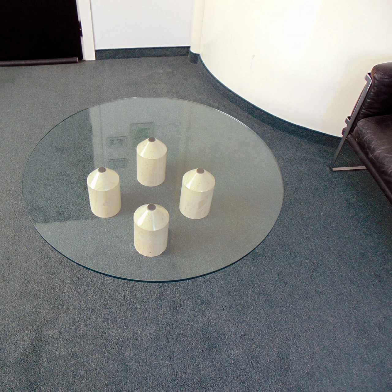 Coffee Table with 4 Pencil-Shaped Travertine Legs and Round Glass Top 1167219