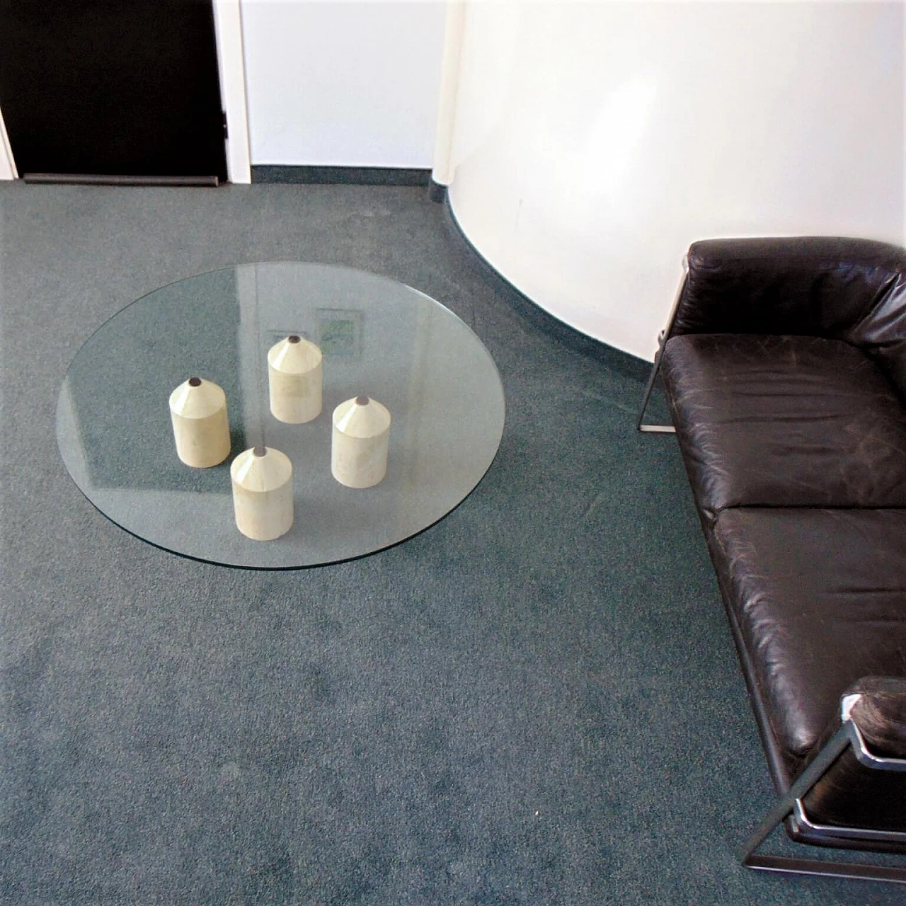 Coffee Table with 4 Pencil-Shaped Travertine Legs and Round Glass Top 1167220
