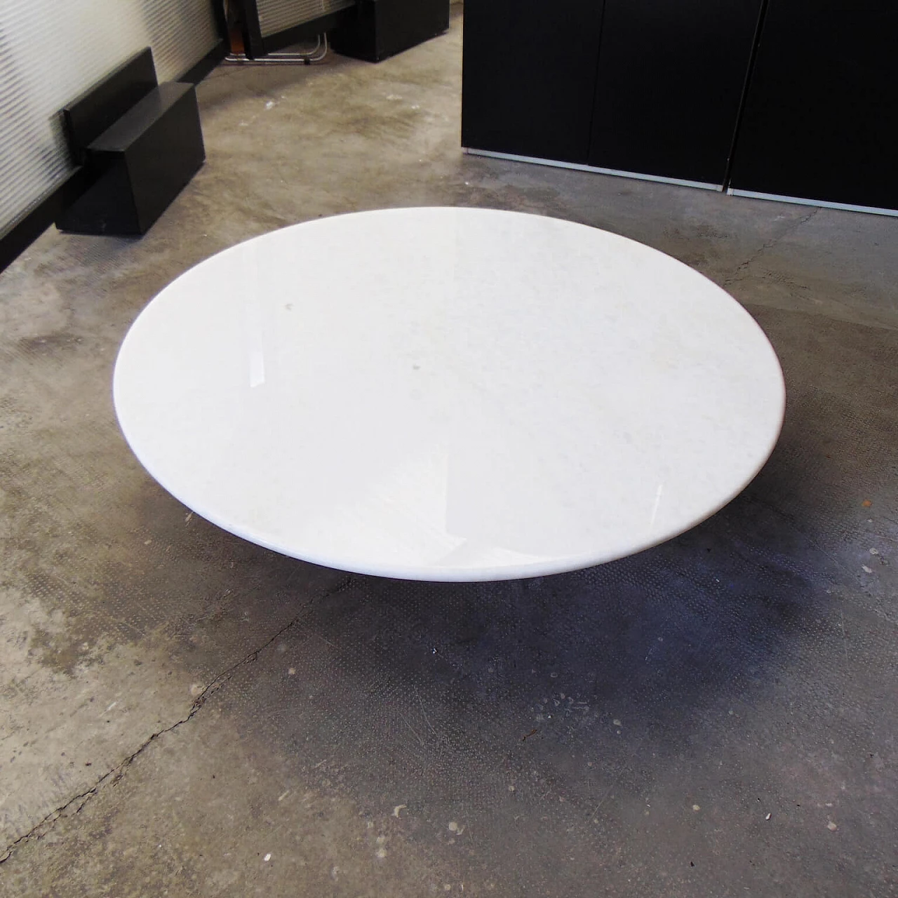 Coffee table in snow-white marble, 80's 1167338