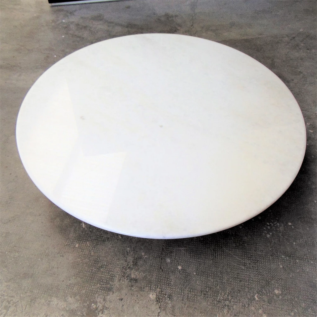 Tavolino da caffé in marmo bianco neve, anni '80 1167339