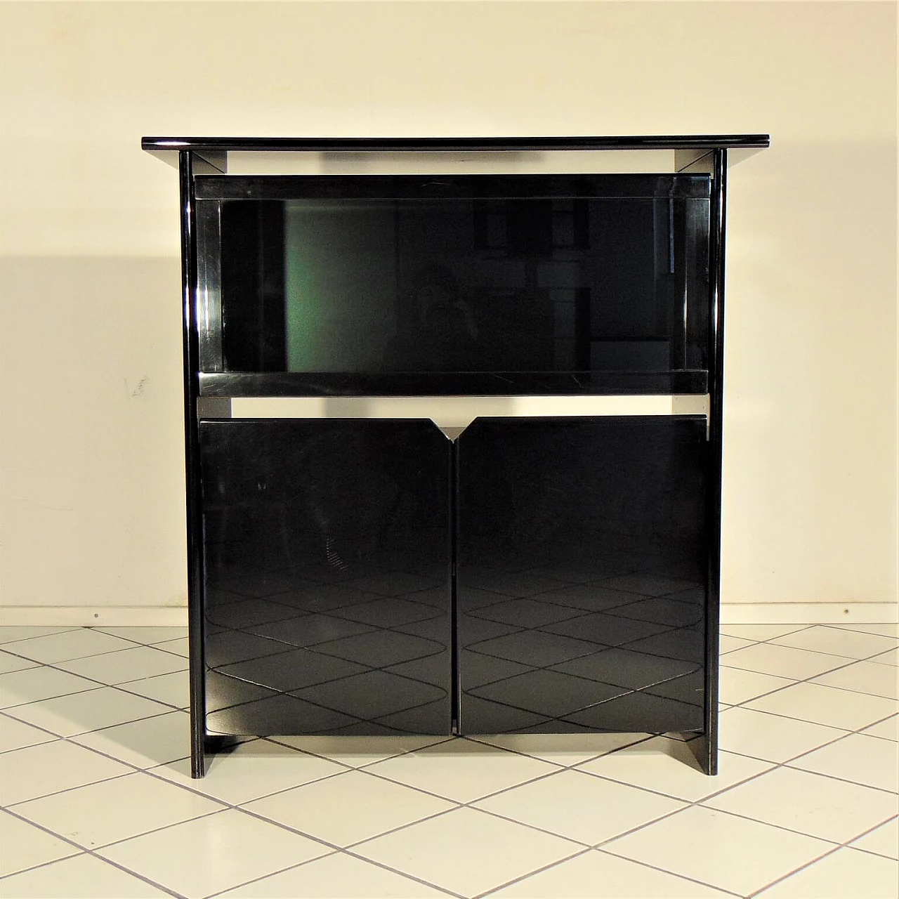 Sideboard with glossy black lacquered showcase by Sormani, 1985 1167344