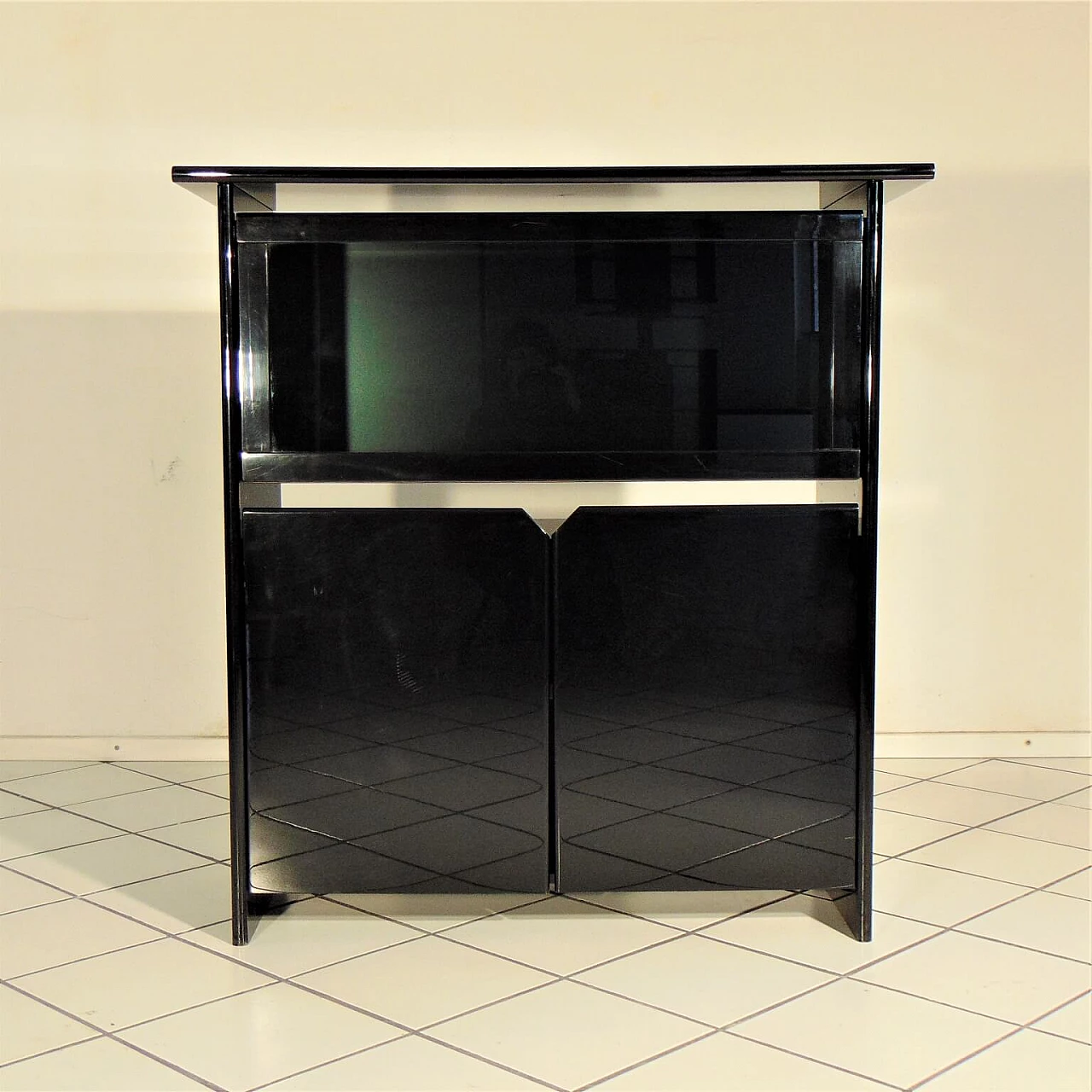 Credenza con vetrina laccata nero lucido di Sormani, 1985 1167344