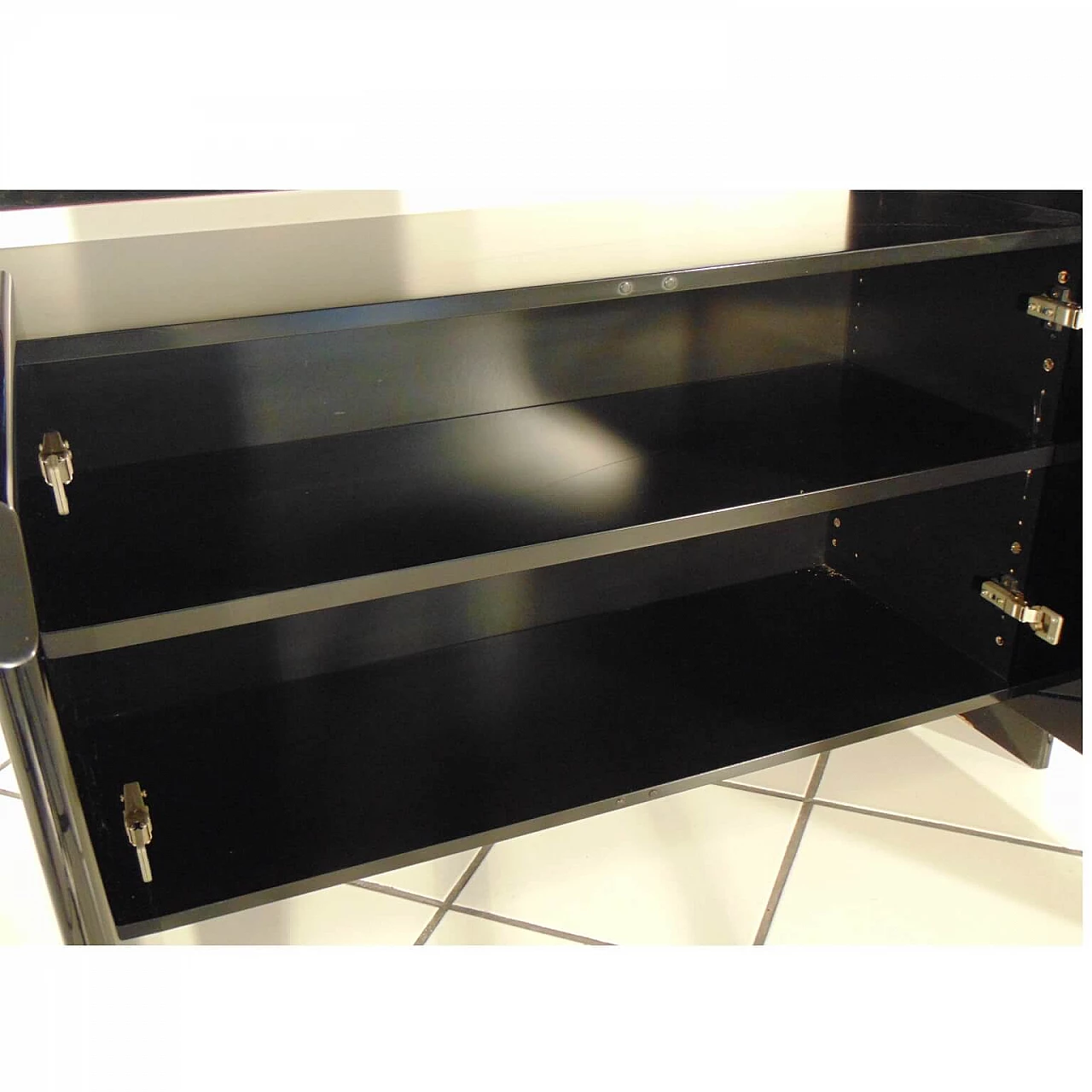 Credenza con vetrina laccata nero lucido di Sormani, 1985 1167347