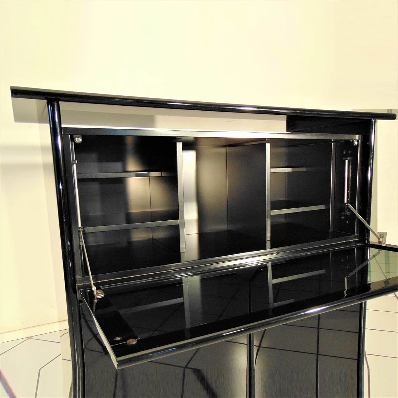 Sideboard with glossy black lacquered showcase by Sormani, 1985 1167348