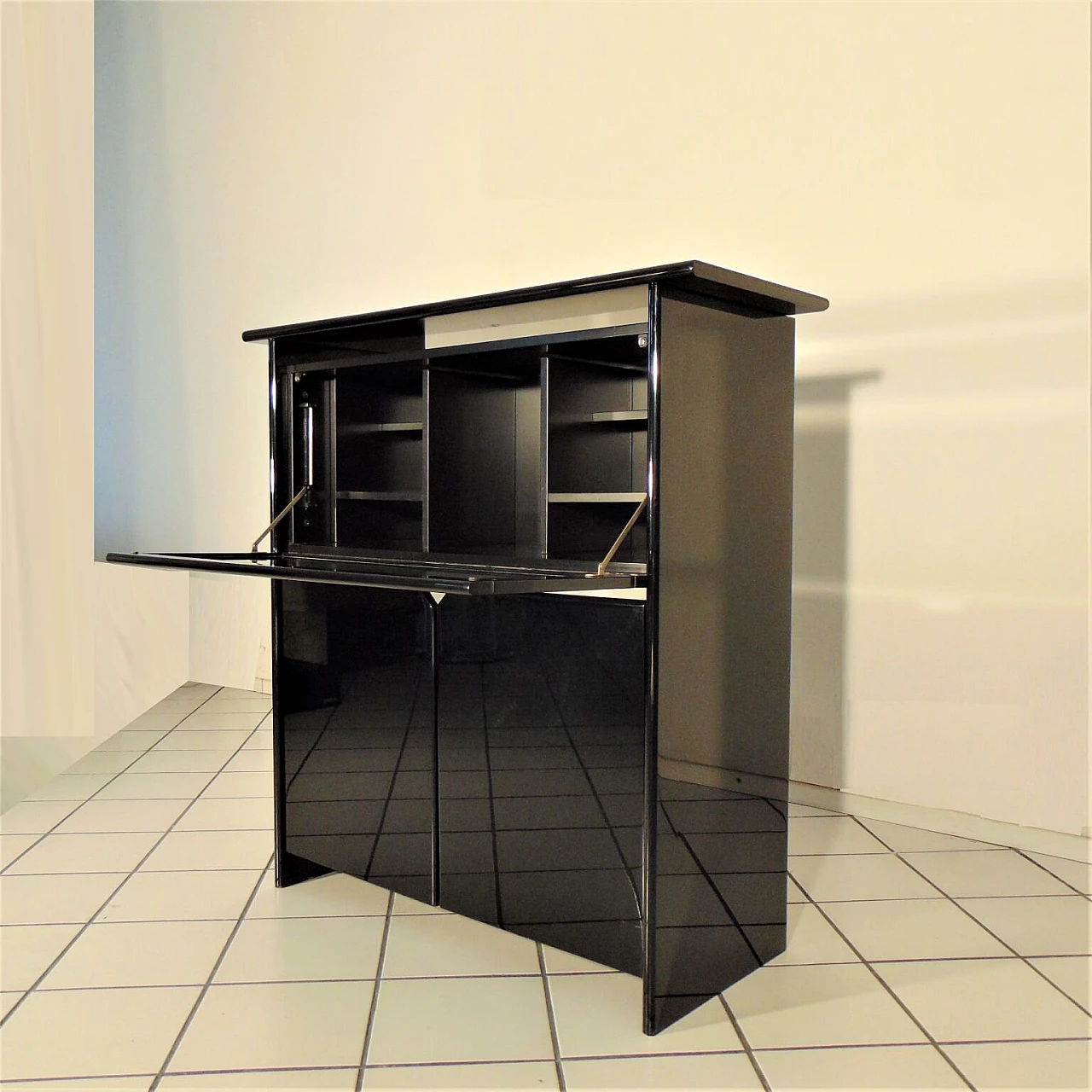 Sideboard with glossy black lacquered showcase by Sormani, 1985 1167350