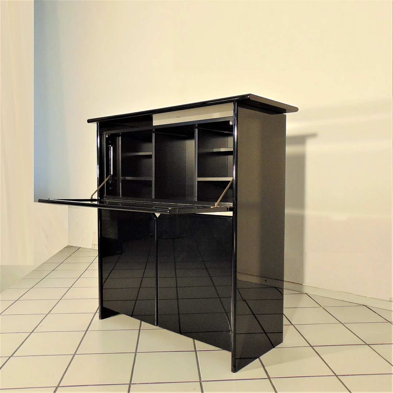 Credenza con vetrina laccata nero lucido di Sormani, 1985 1167350