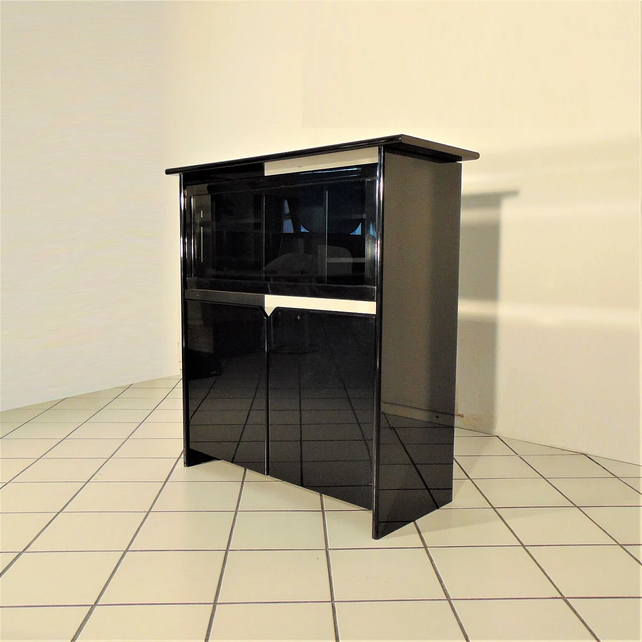 Sideboard with glossy black lacquered showcase by Sormani, 1985 1167351