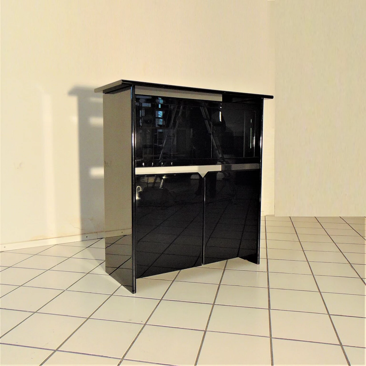 Credenza con vetrina laccata nero lucido di Sormani, 1985 1167352