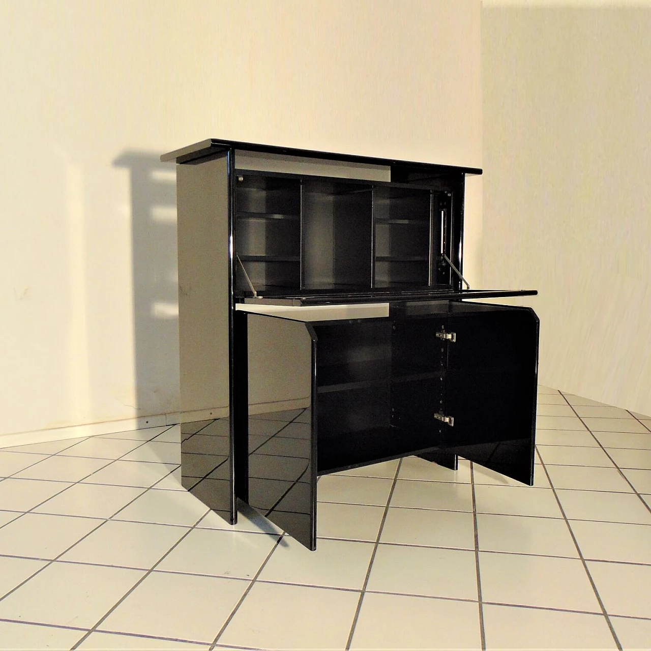 Credenza con vetrina laccata nero lucido di Sormani, 1985 1167353