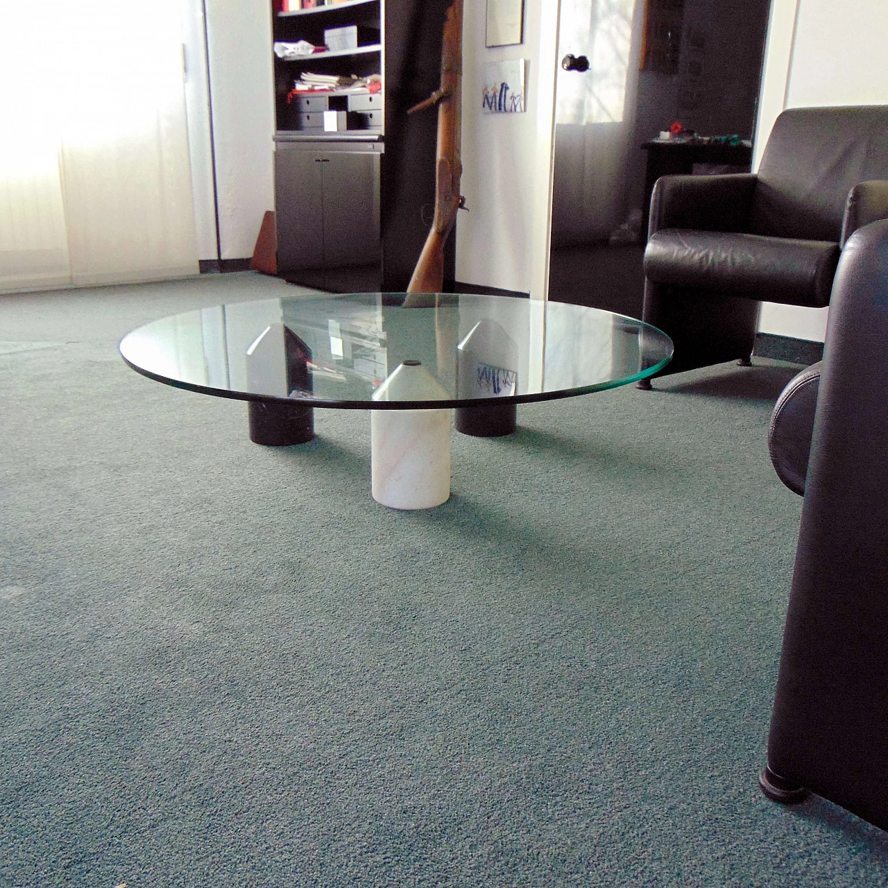Black and white marble coffee table and crystal top 1167366