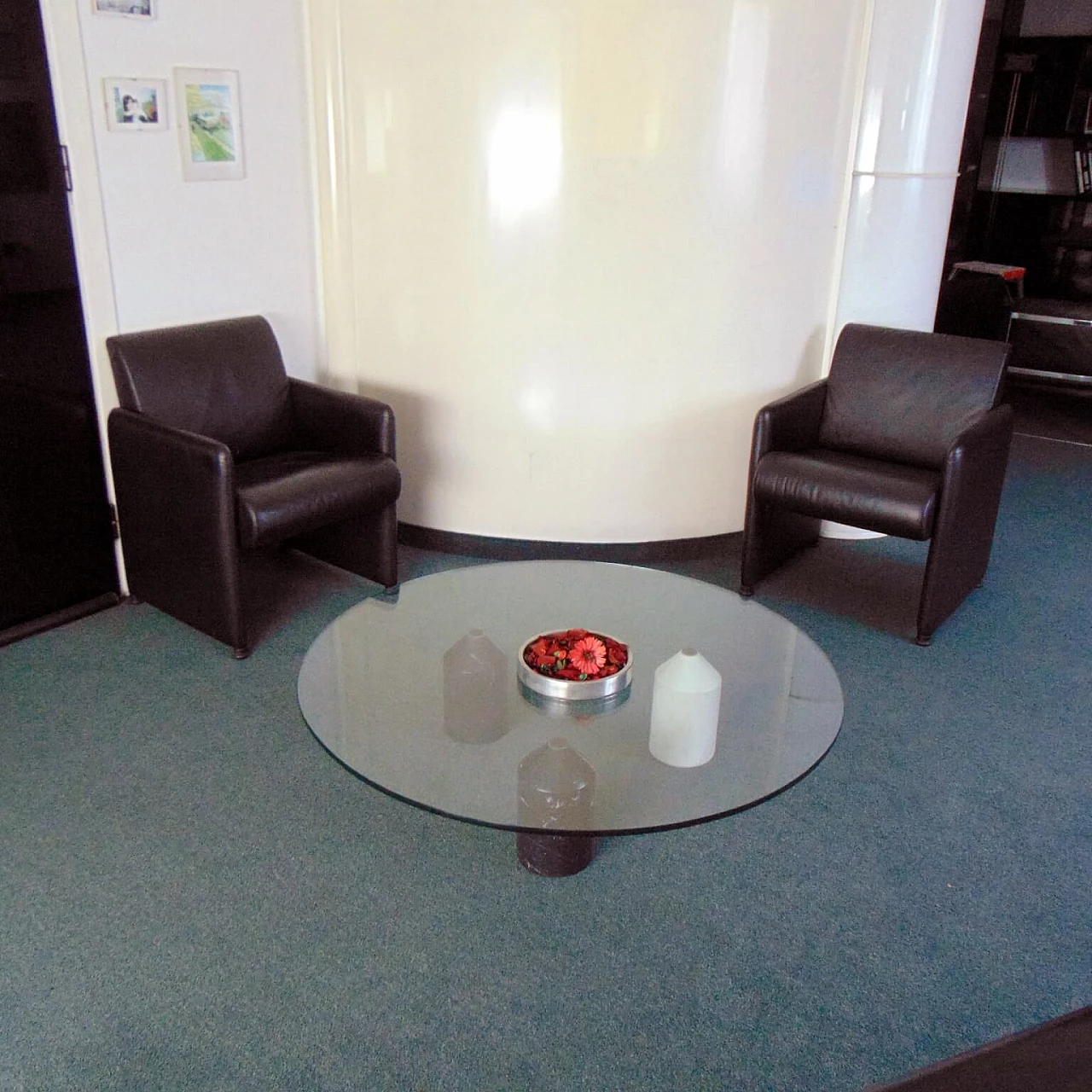 Black and white marble coffee table and crystal top 1167368