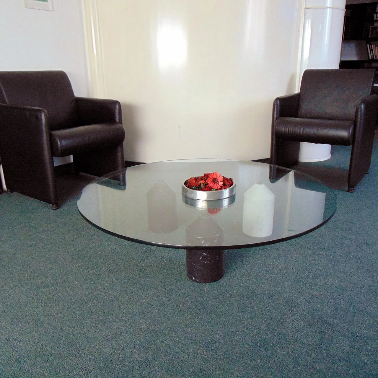 Black and white marble coffee table and crystal top 1167369