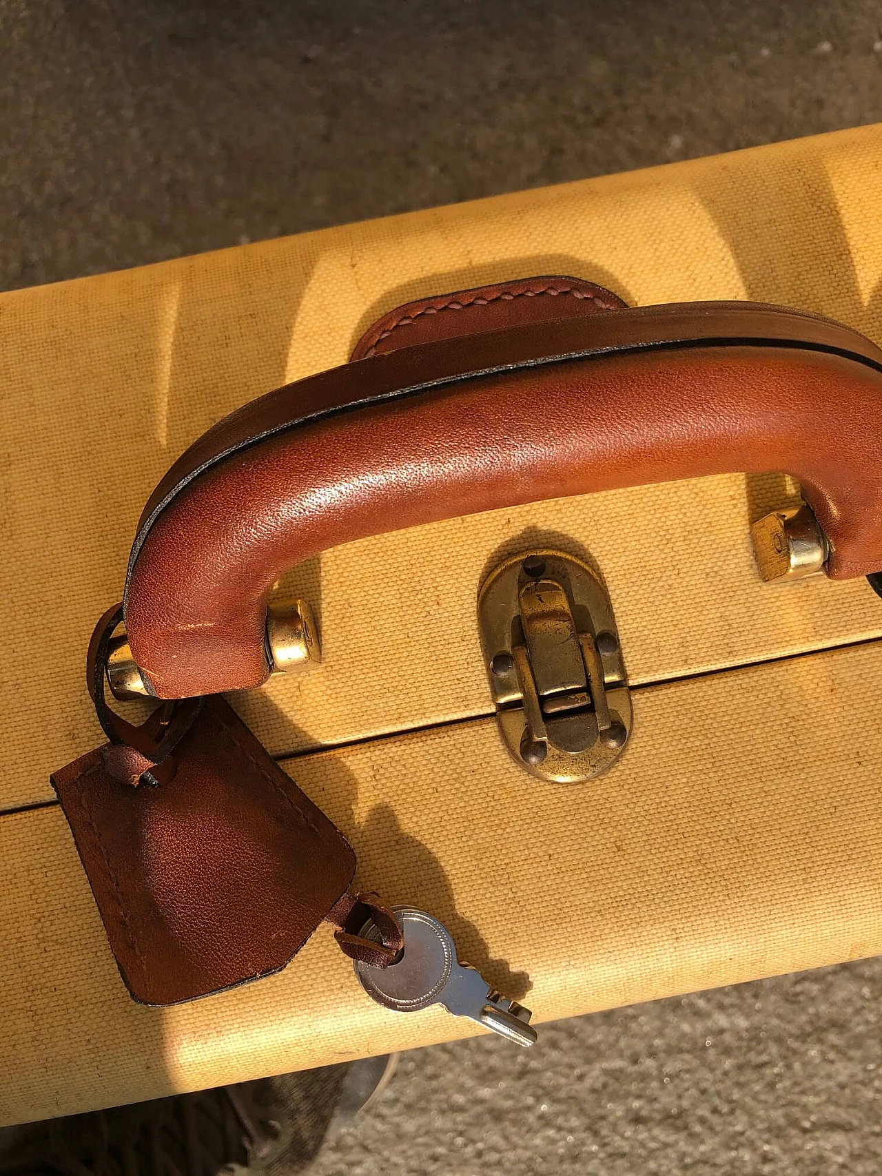 Set di valigie in cuoio e pergamena 1167391