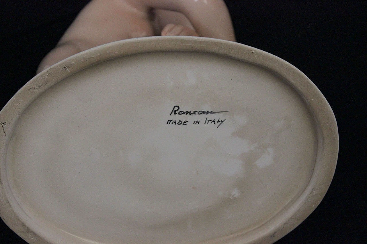 Scultura in ceramica di Ragazza con la colomba bianca in mano di Ronzan, anni '40 1167452
