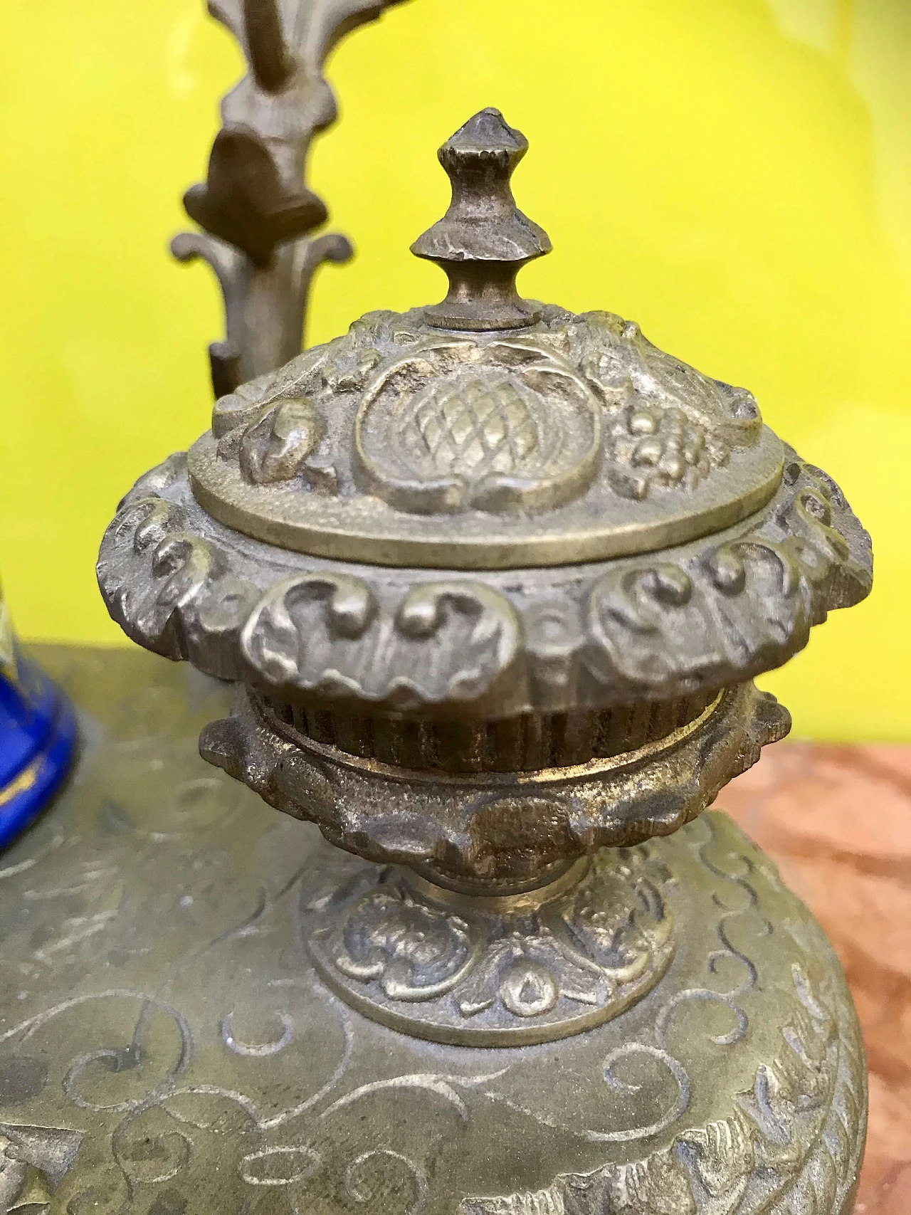 Sevrès porcelain and bronze inkwell with Pen Holder, 19th century 1167735