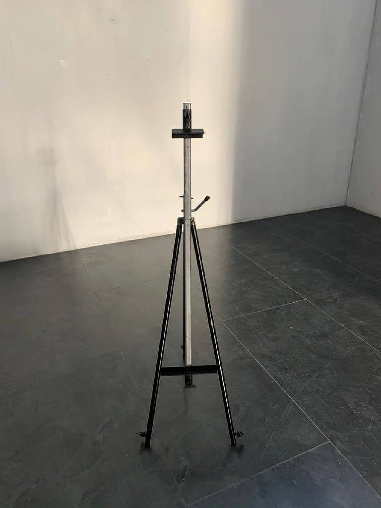 Adjustable and lockable easel, 70s 1168069