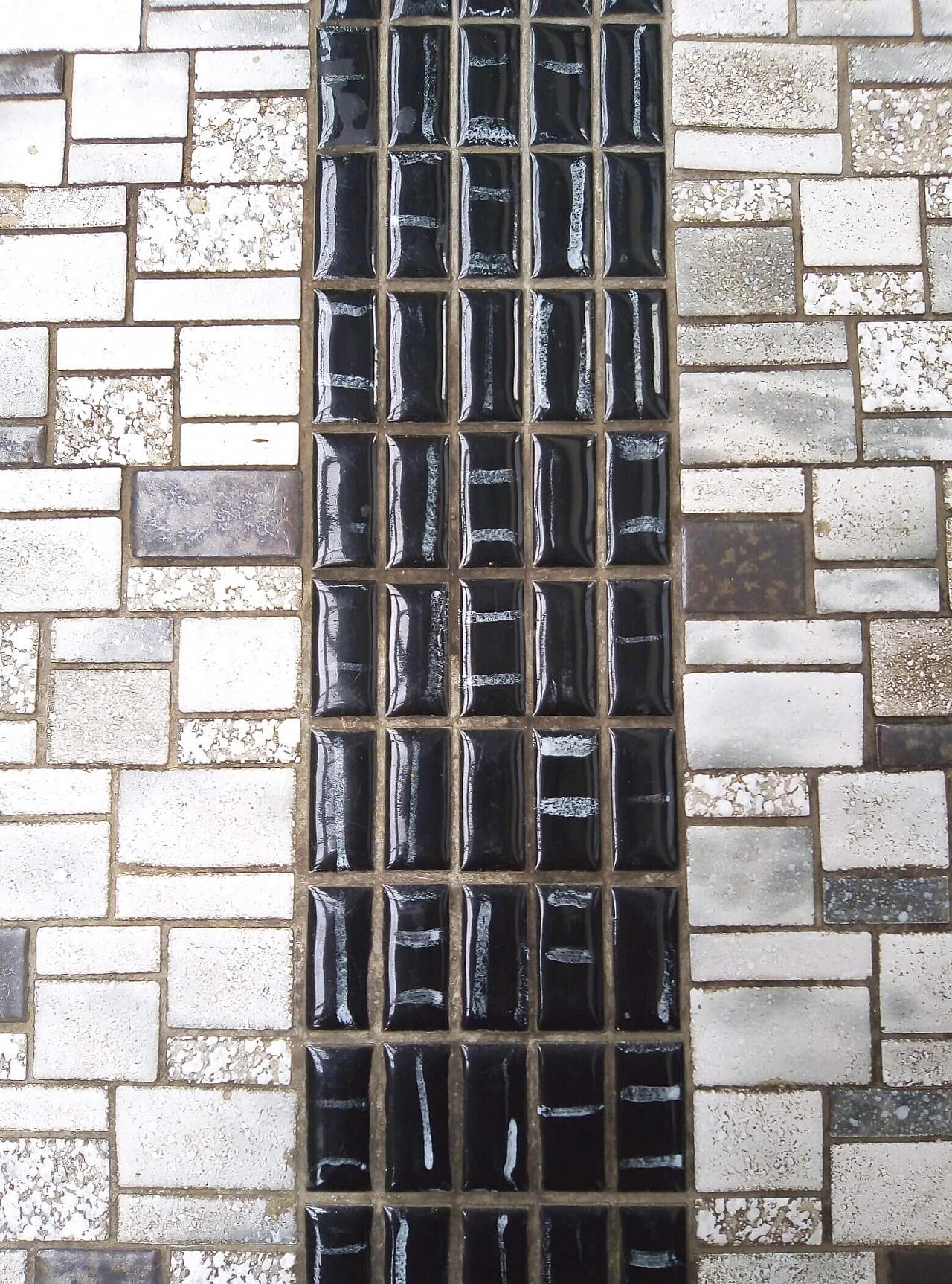 Tavolino in ferro con piano in mosaico, anni '60 1168101