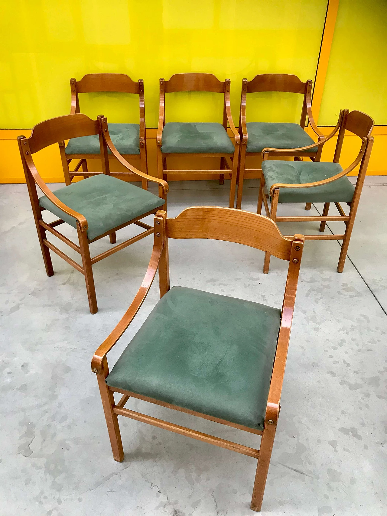 Set of 6 chairs in wood with armrests and backrest in bended wood and screws in brass, 60s 1168192