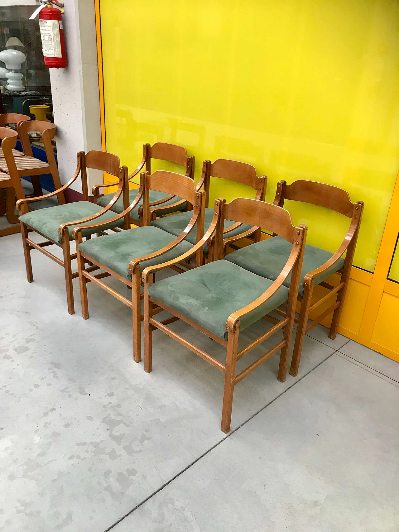 Set of 6 chairs in wood with armrests and backrest in bended wood and screws in brass, 60s 1168195