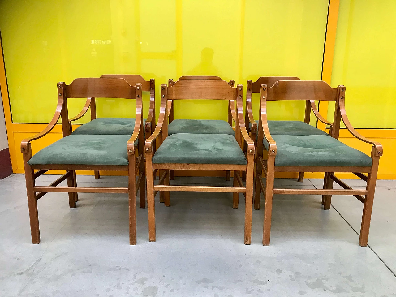 Set of 6 chairs in wood with armrests and backrest in bended wood and screws in brass, 60s 1168196