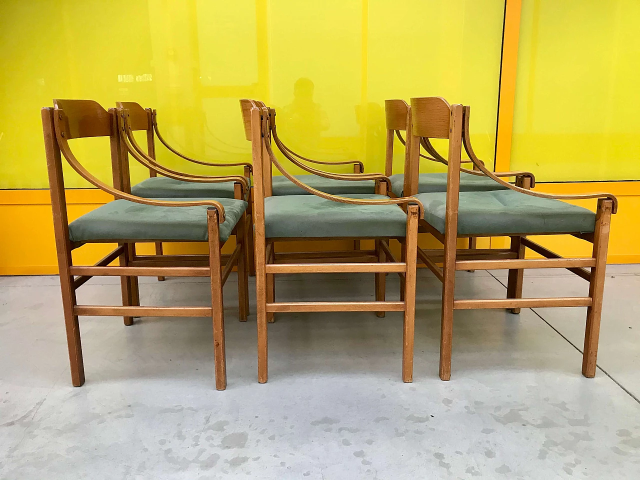 Set of 6 chairs in wood with armrests and backrest in bended wood and screws in brass, 60s 1168197