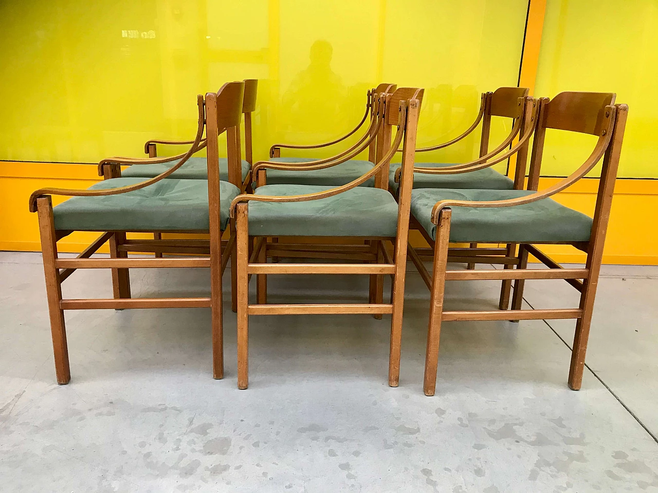 Set of 6 chairs in wood with armrests and backrest in bended wood and screws in brass, 60s 1168199